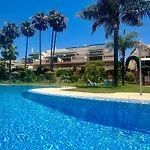 Daire Stayatsas Marbella Luxury 2 Bedroom Apartment, 80 M2 Private Terrace, Huge Pools, Private Parking Walk To Beach & Puerto Banus *