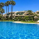 Stayatsas Luxury 2 Bedroom Apartment, 80 M2 Private Terrace, Huge Pools, Private Parking Walk To & Puerto Banus *