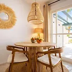 Apartment Stayatsas Luxury 2 Bedroom Apartment, 80 M2 Private Terrace, Huge Pools, Private Parking Walk To & Puerto Banus *