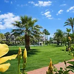 Stayatsas Luxury 2 Bedroom Apartment, 80 M2 Private Terrace, Huge Pools, Private Parking Walk To & Puerto Banus Apartment *