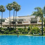 Stayatsas Luxury 2 Bedroom Apartment, 80 M2 Private Terrace, Huge Pools, Private Parking Walk To & Puerto Banus Marbella