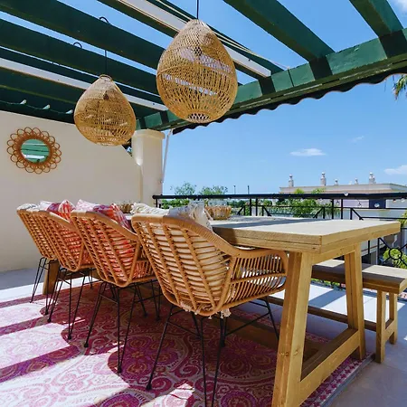 Stayatsas Marbella Luxury 2 Bedroom Apartment, 80 M2 Private Terrace, Huge Pools, Private Parking Walk To Beach & Puerto Banus *