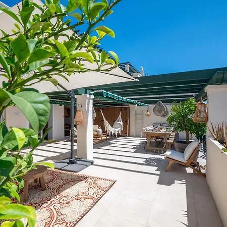 Daire Stayatsas Marbella Luxury 2 Bedroom Apartment, 80 M2 Private Terrace, Huge Pools, Private Parking Walk To Beach & Puerto Banus *