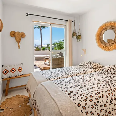 Appartement Stayatsas Luxe App Vlakbij Strand, 80 M2 Terras, Grote Zwembaden
