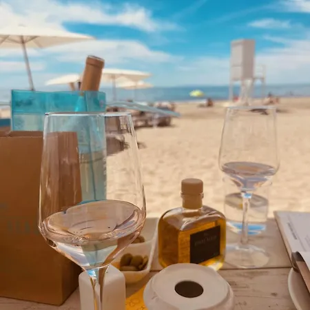 Appartement Stayatsas Luxe App Vlakbij Strand, 80 M2 Terras, Grote Zwembaden *