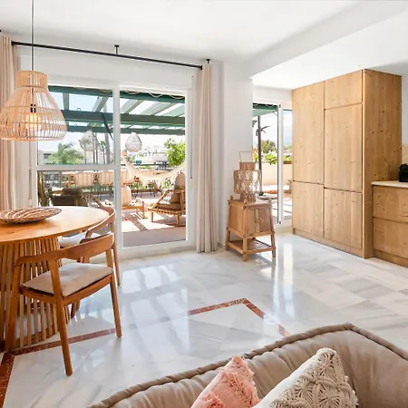 Appartement Stayatsas Luxe App Vlakbij Strand, 80 M2 Terras, Grote Zwembaden *
