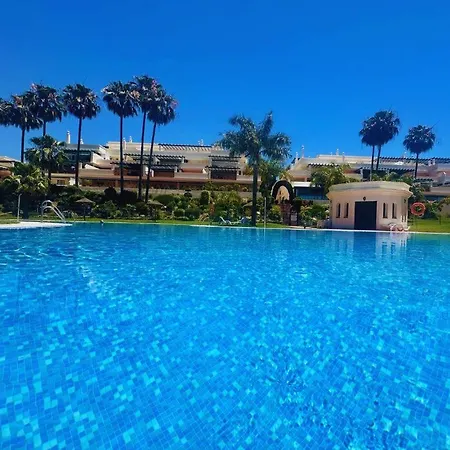 Appartement Stayatsas Luxe App Vlakbij Strand, 80 M2 Terras, Grote Zwembaden *